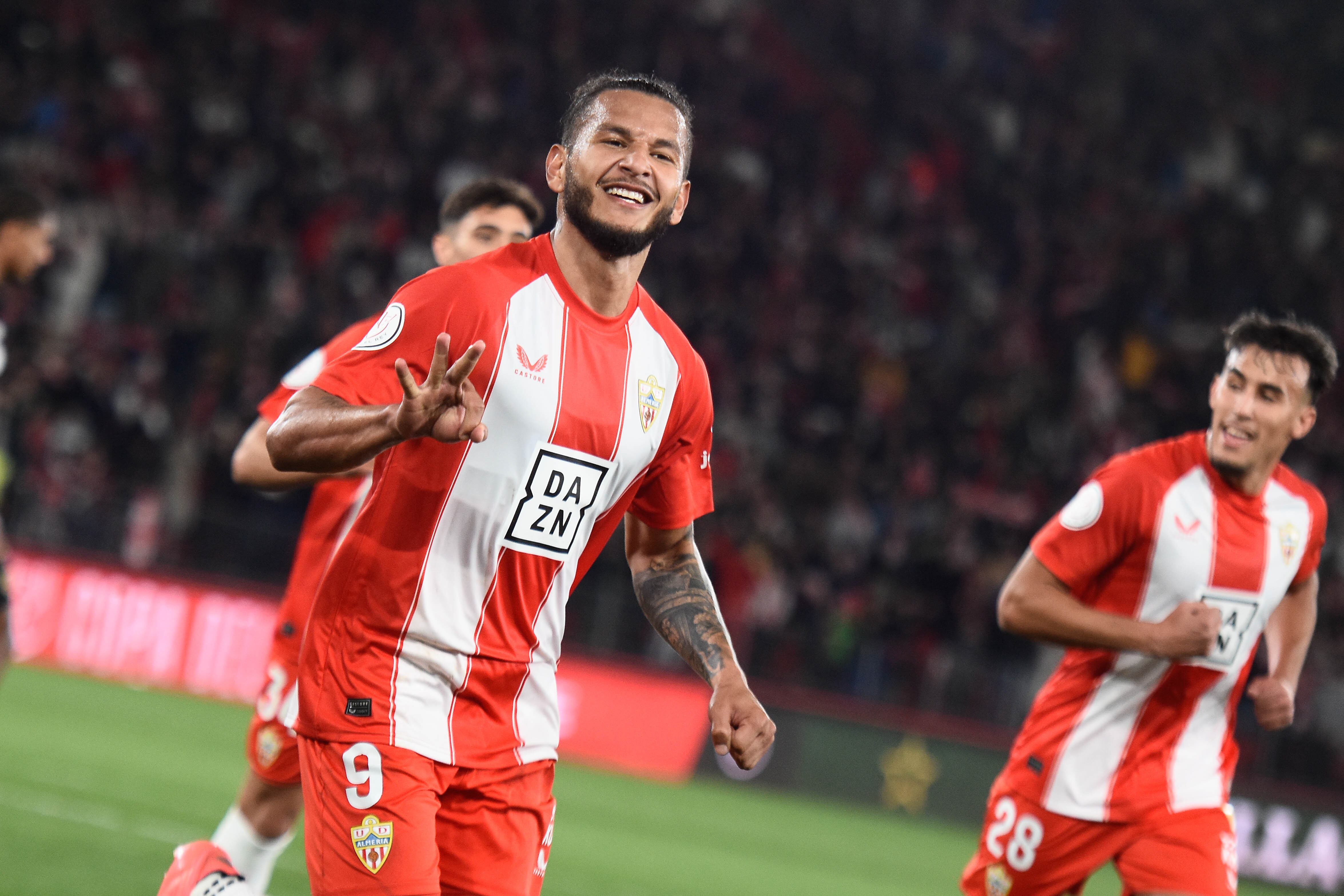 La sombra de Luis Suárz es alargada en el Almería.