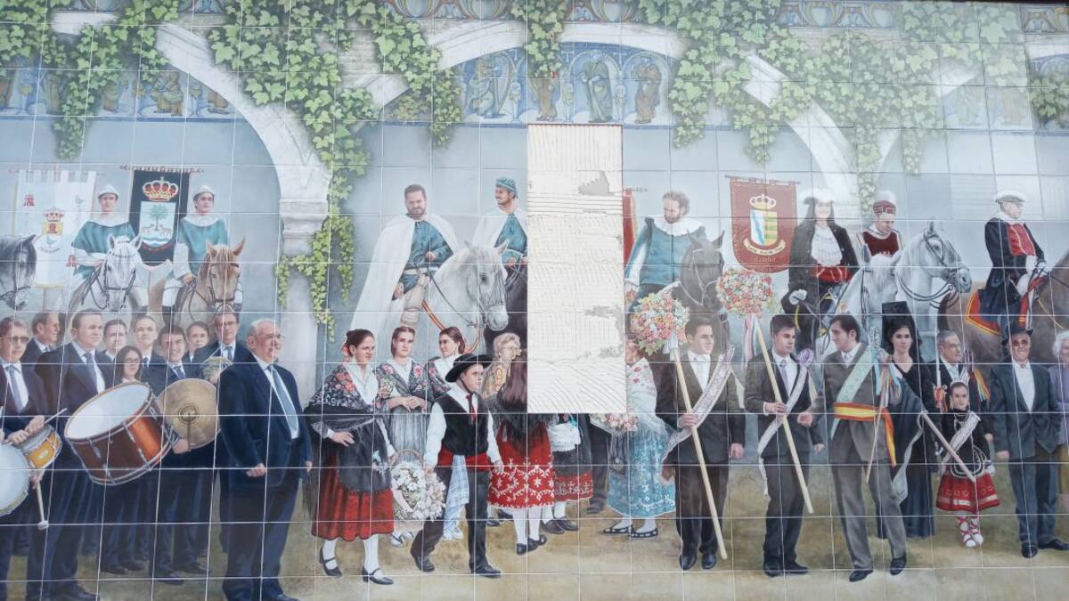 Barajan la posibilidad de retirar todos los azulejos del panel de cerámica de los juzgados