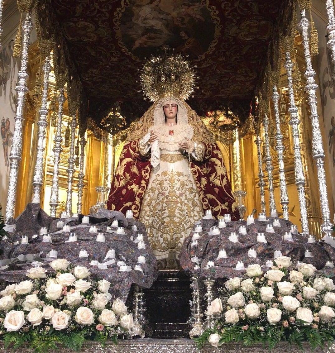 La Virgen de las Mercedes ya aguarda en su paso de palio a su salida extraordinaria del fin de semana