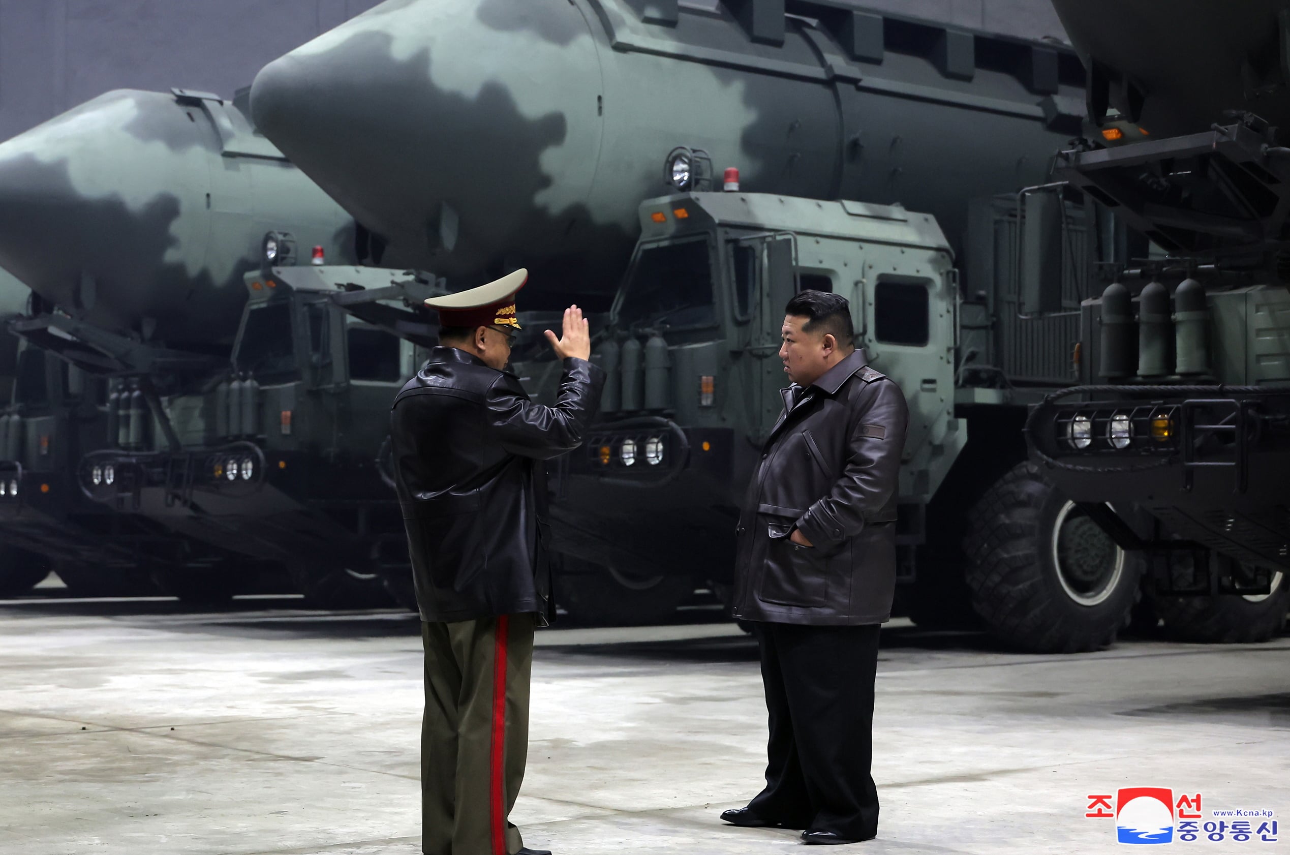 Ell dictador norcoreano Kim Jong-Un durante una visita este mismo mes a una base de lanzamiento de misiles en una localización desconocida