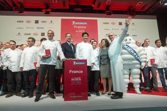 Foto de familia en la edición francesa de la Guía Michelin 2016.