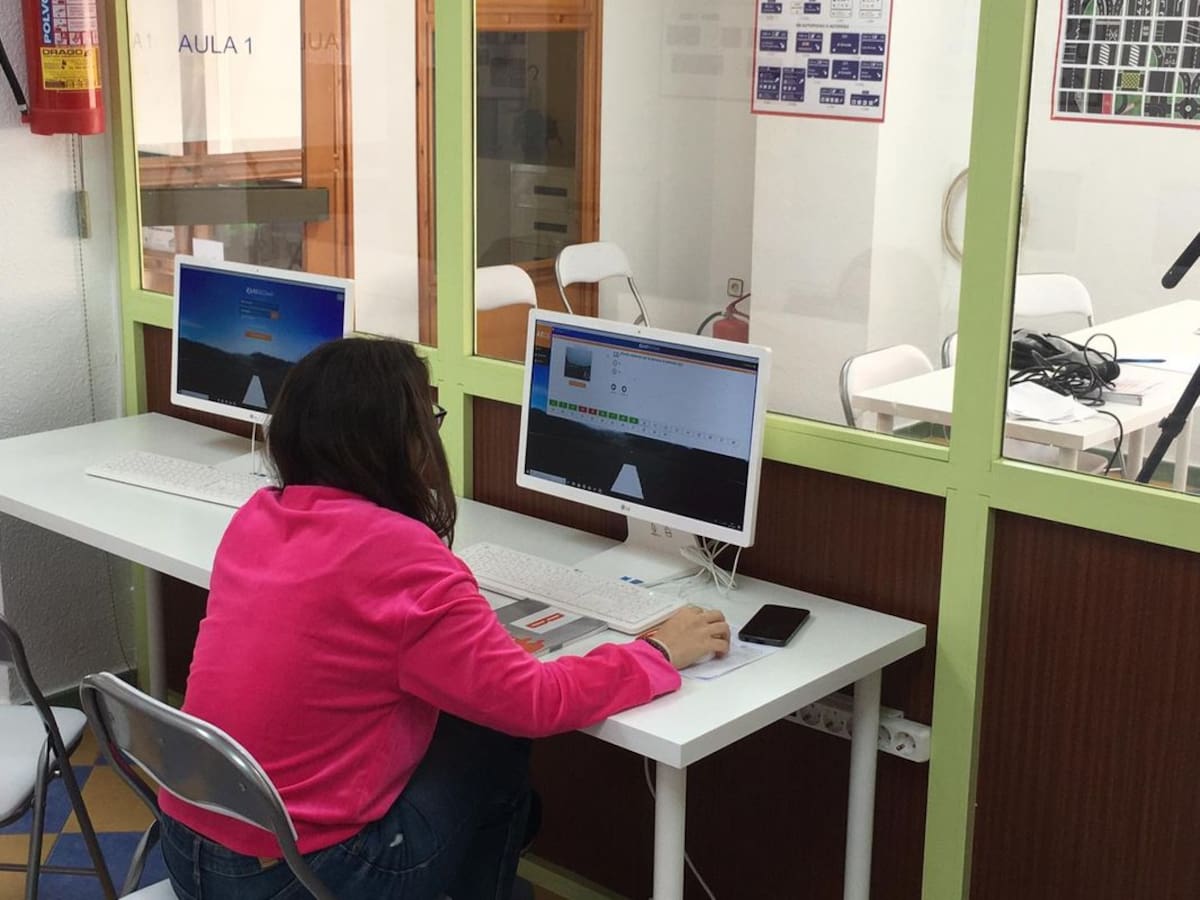 Cartagena ayudará con 200 euros a los jóvenes que se saquen el carné de conducir