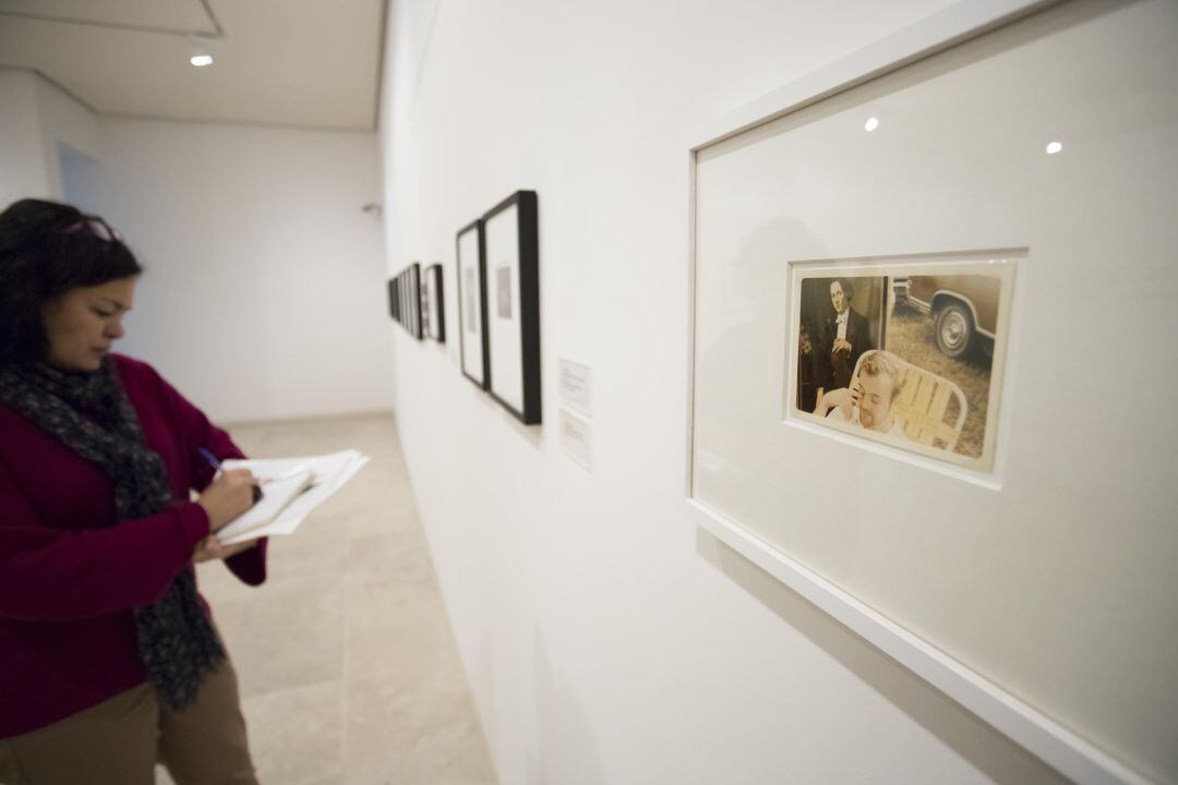 Fotografía en color de la artista Vivian Maier