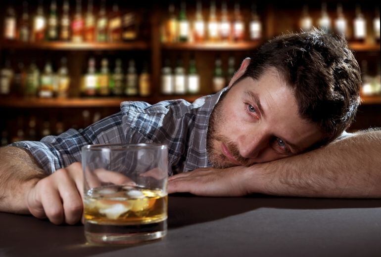 La edad de inicio en el consumo problemático de alcohol se sitúa entre los 19 y 20 años.
