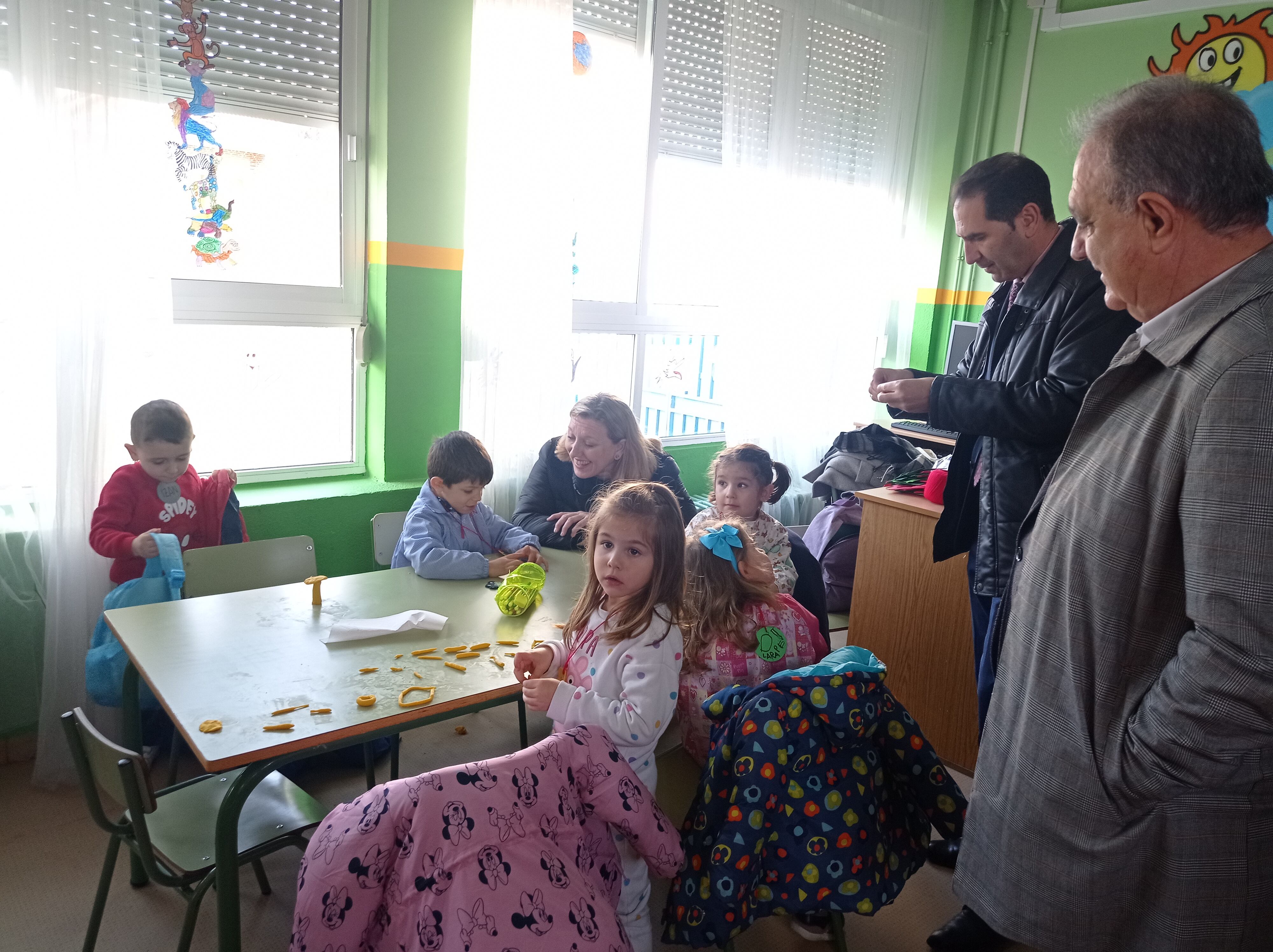Visita de la Consejera, Isabel Blanco, al centro educativo Juan Mena de la Cruz