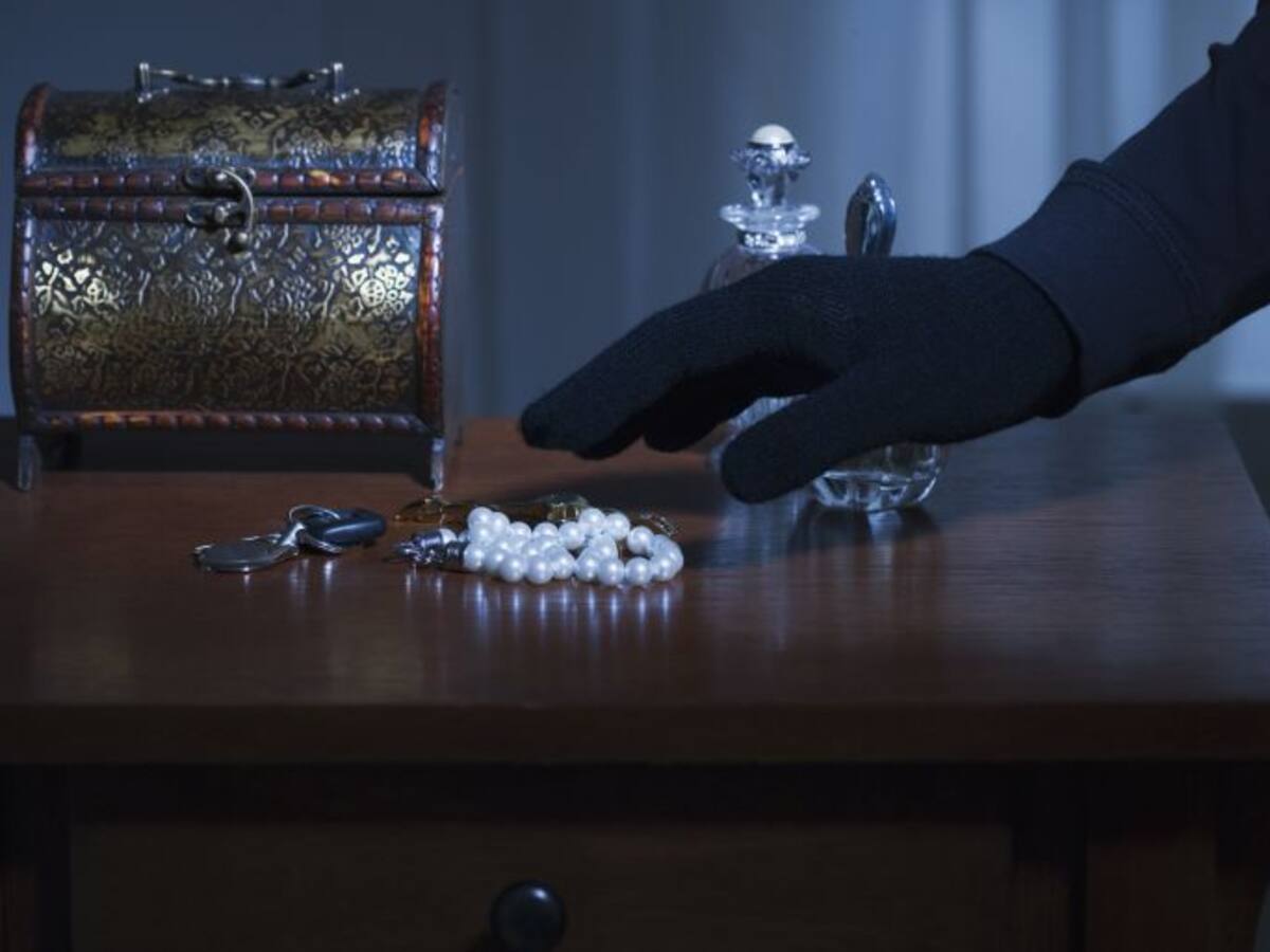 Detenido un hombre al ser sorprendido mientras intentaba robar joyas en el domicilio de su vecino