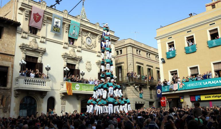 3d10 amb folre i manilles dels Castellers de Vilafranca. 