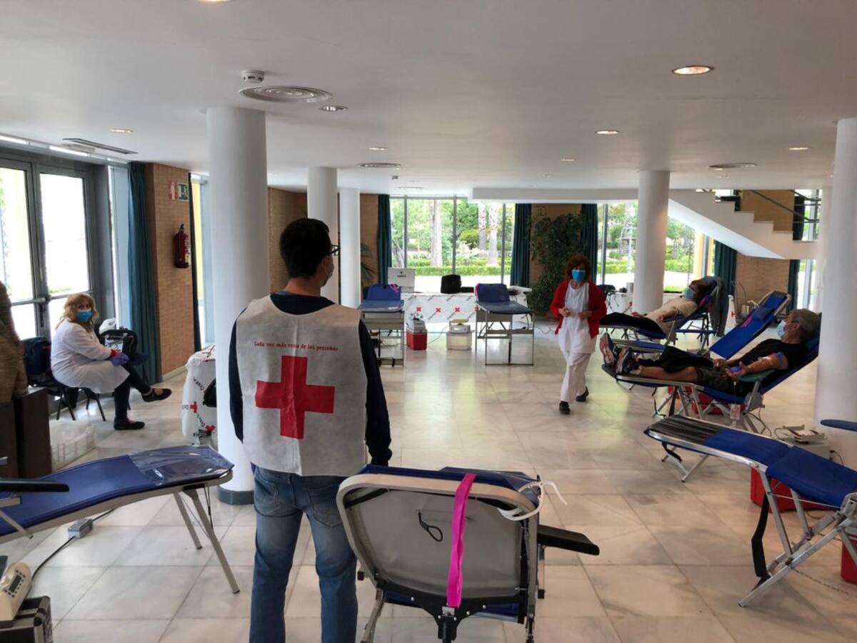 Más de 450 personas donan sangre en la campaña especial de Cruz Roja