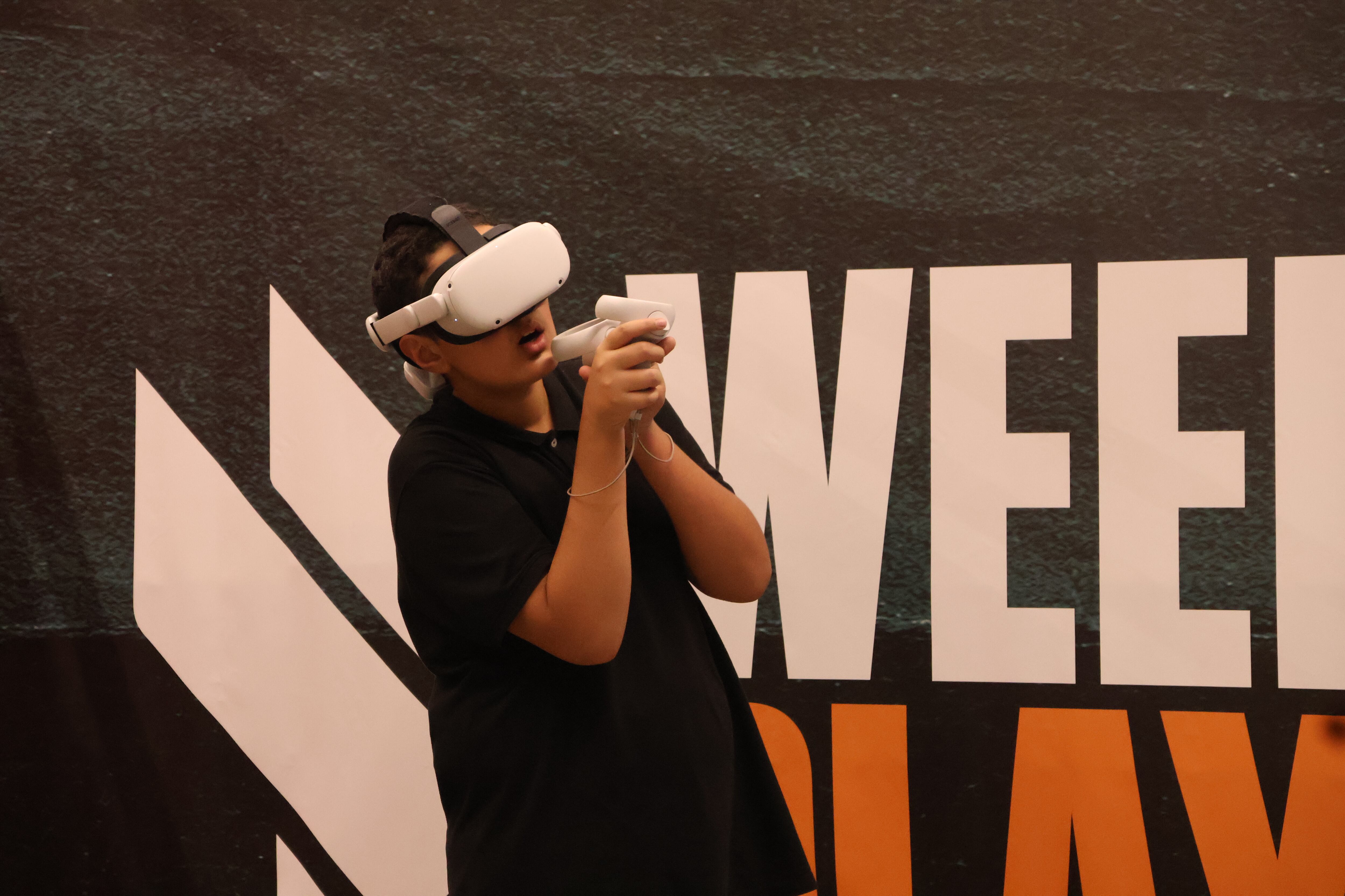 Un infant jugant al 15è Saló del Videojoc celebrat aquest cap de setmana a Escaldes