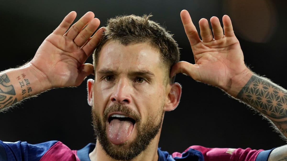 Pedri lanza un 'dardo' a la altura de la línea defensiva e Iñigo Martínez responde: "No por eso nos vamos con este empate"