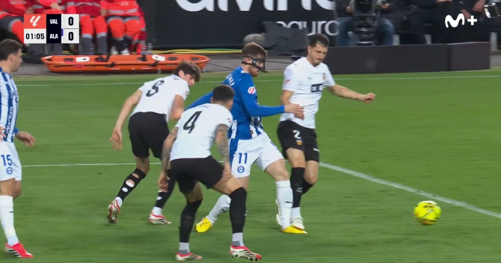 El pisotón de Guido Rodríguez sobre Toni Martínez en el Valencia CF-Deportivo Alavés (Movistar Plus)