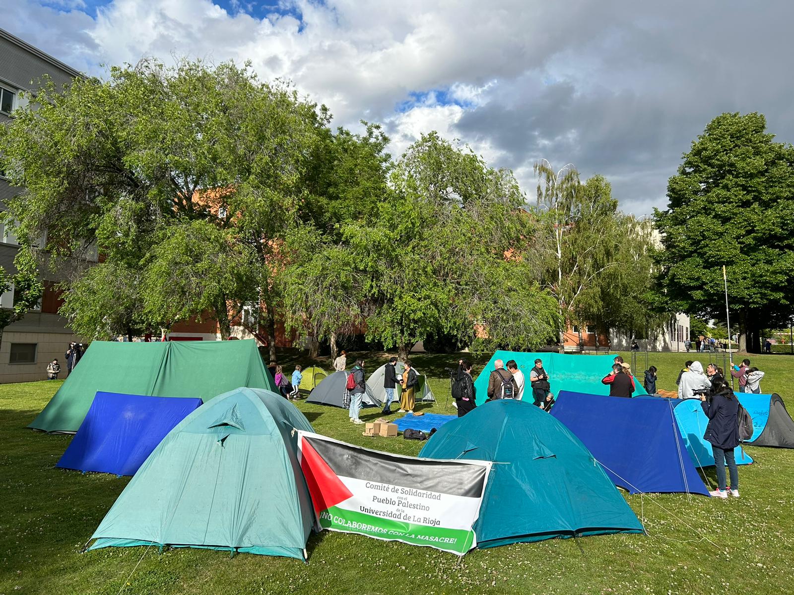 Los universitarios riojanos comienzan su acampada por Palestina