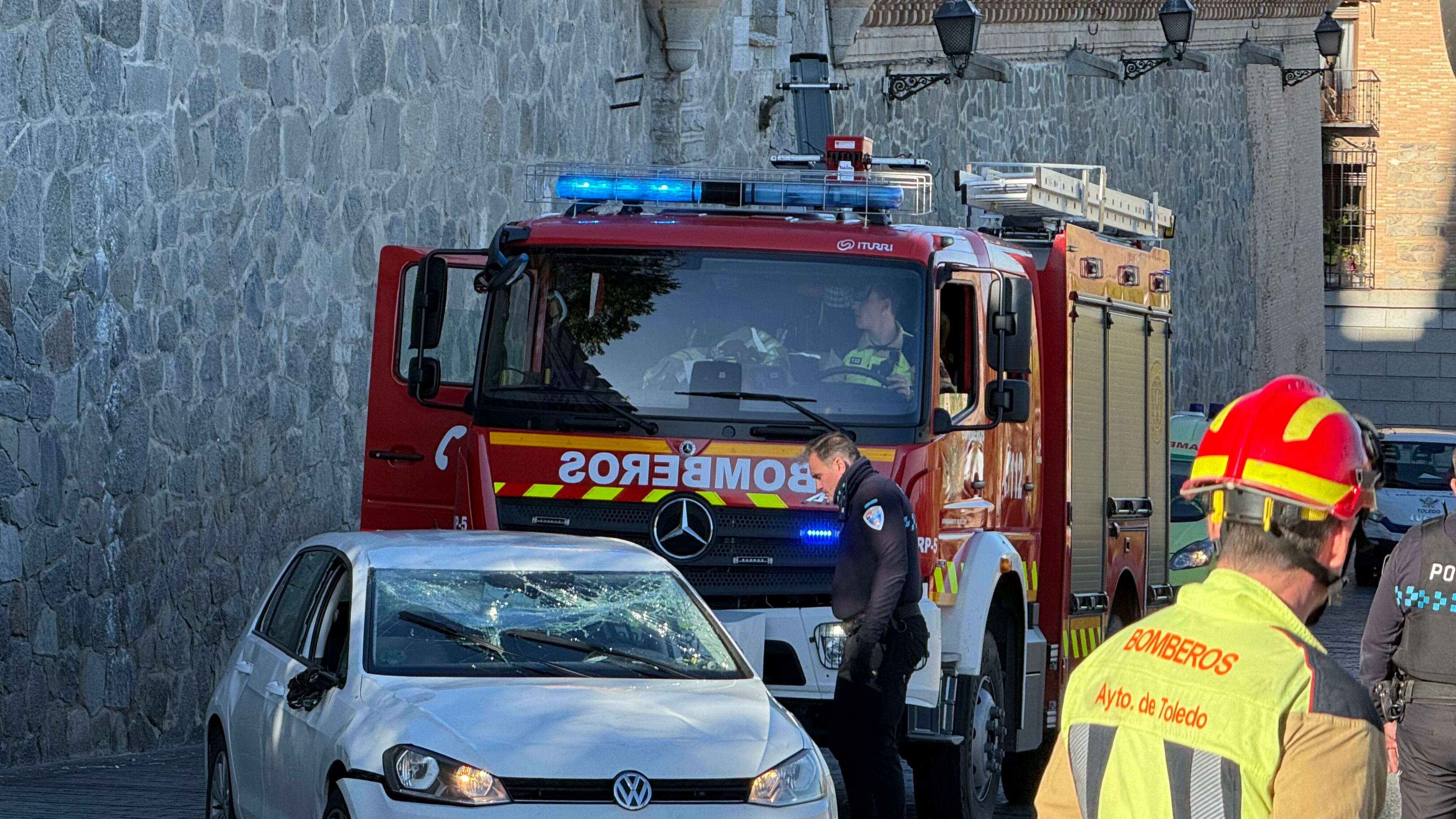 Aparatoso accidente de tráfico en el Casco Histórico de Toledo