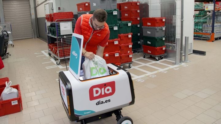 Uno de los robots en el supermercado Día