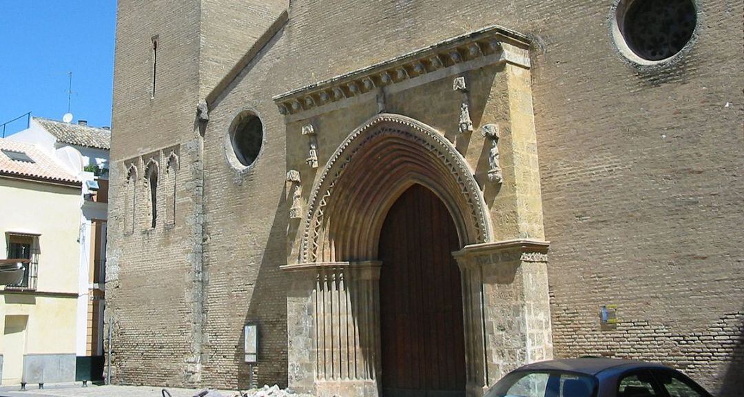 Fachada principal de la iglesia de Santa Marina