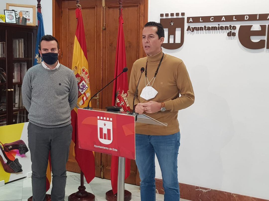 Rueda de prensa Rubén Alfaro junto al concejal Educación Elda