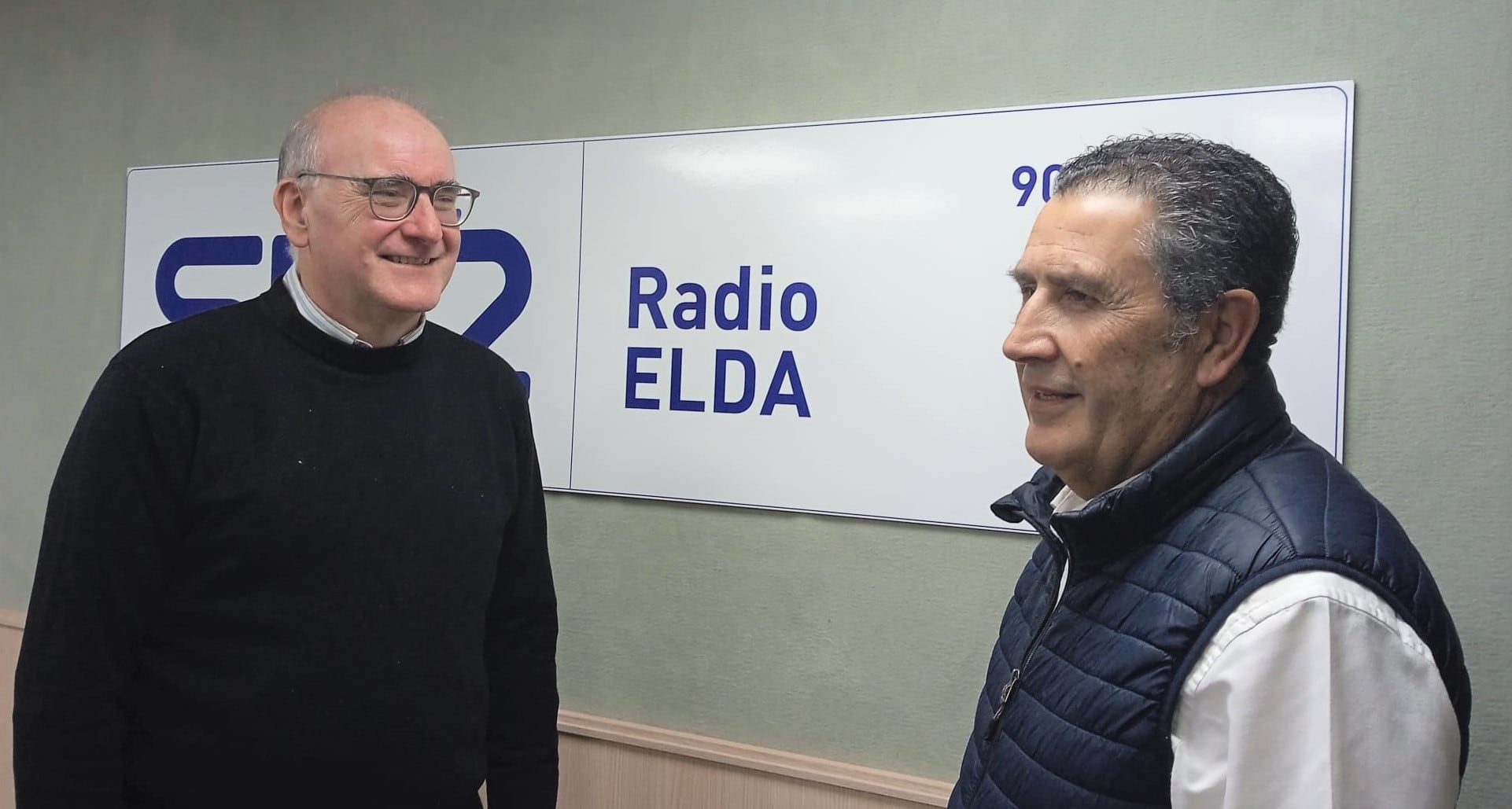 Emilio Maestre, presidente de la Fundación Paurides, junto al concejal de Cultura, Amado Navalón, en Radio Elda SER.