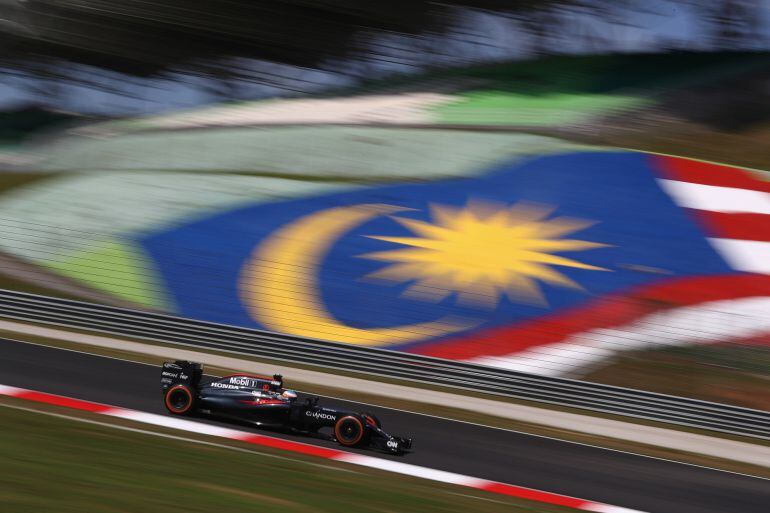 Alonso rueda en Sepang