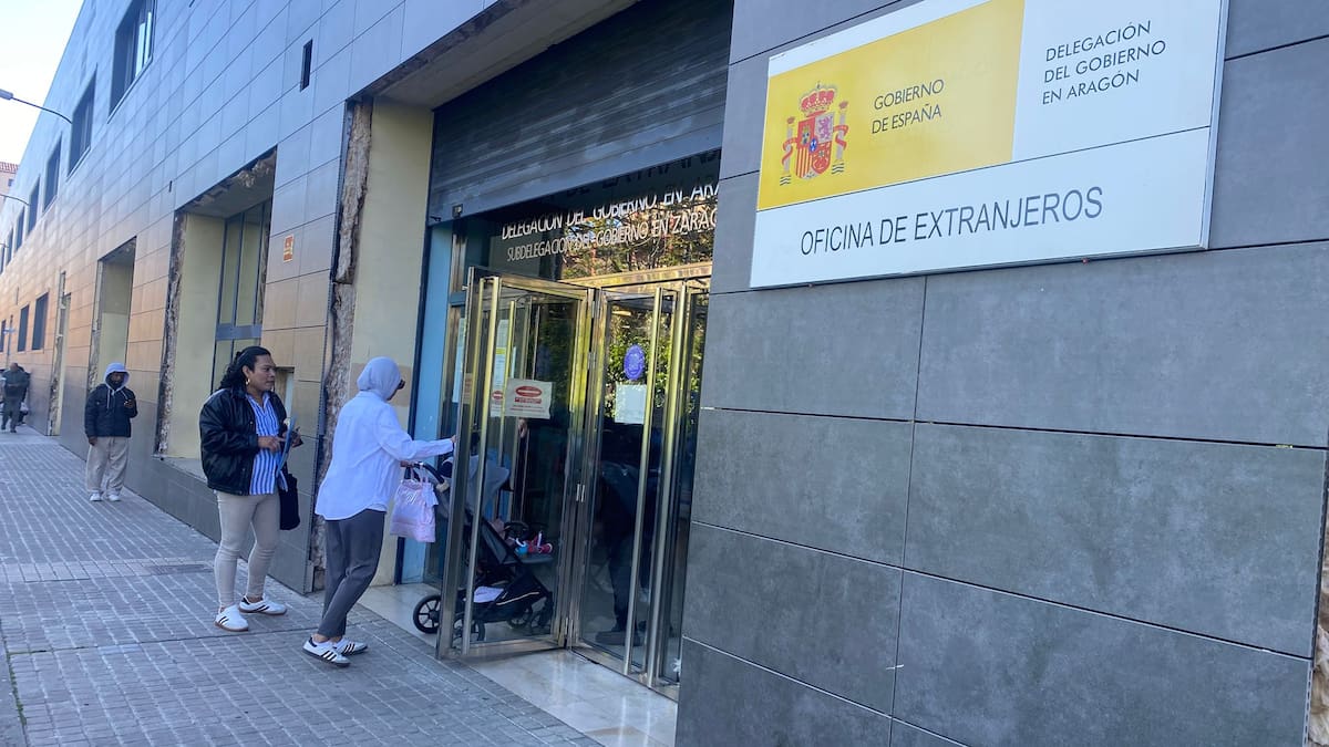 La regulación de migrantes en Aragón: "Si uno no tiene registro Cl@ve, ¿cómo lo va a hacer telemáticamente?"
