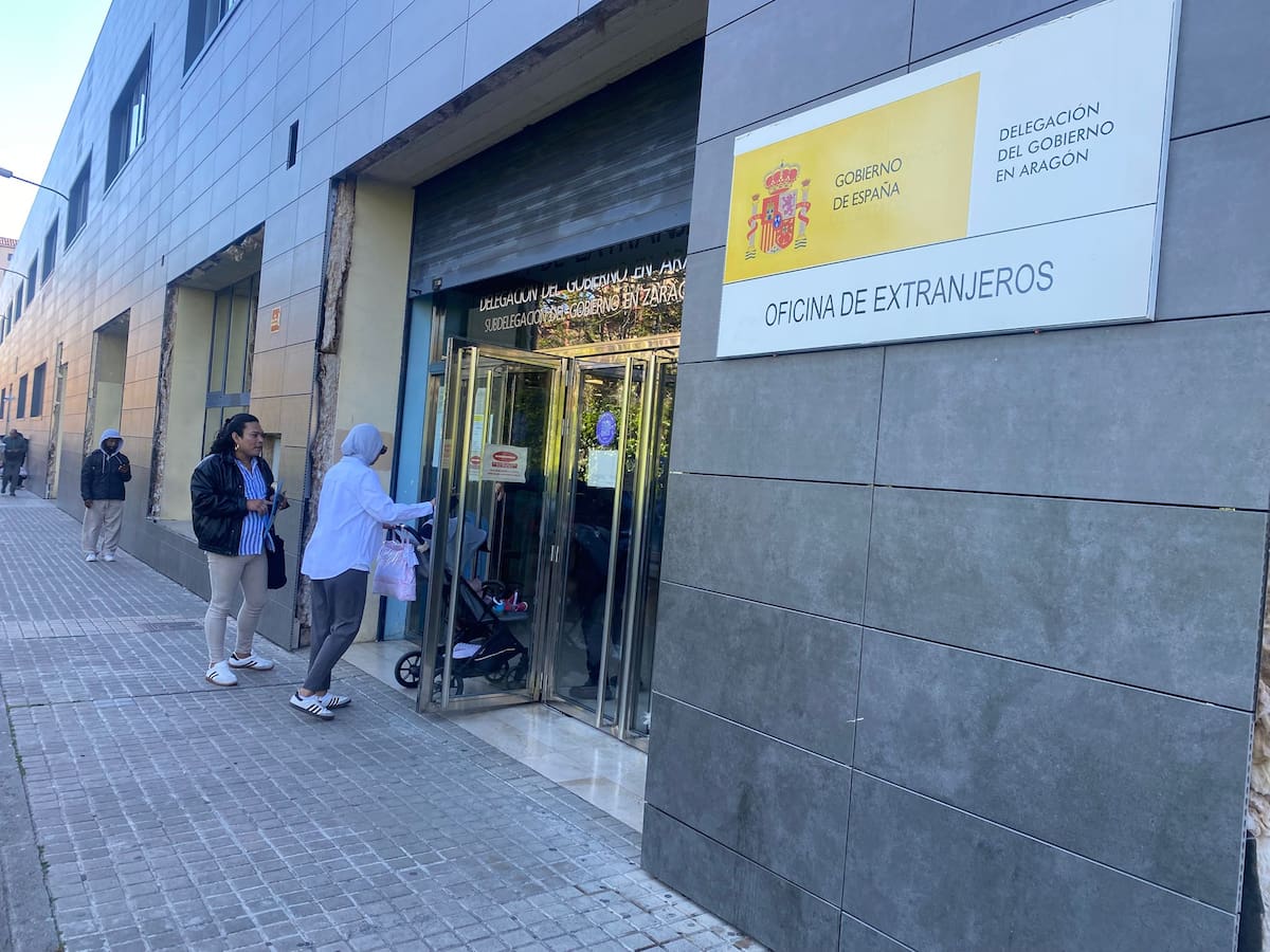 La regulación de migrantes en Aragón: "Si uno no tiene registro Cl@ve, ¿cómo lo va a hacer telemáticamente?"