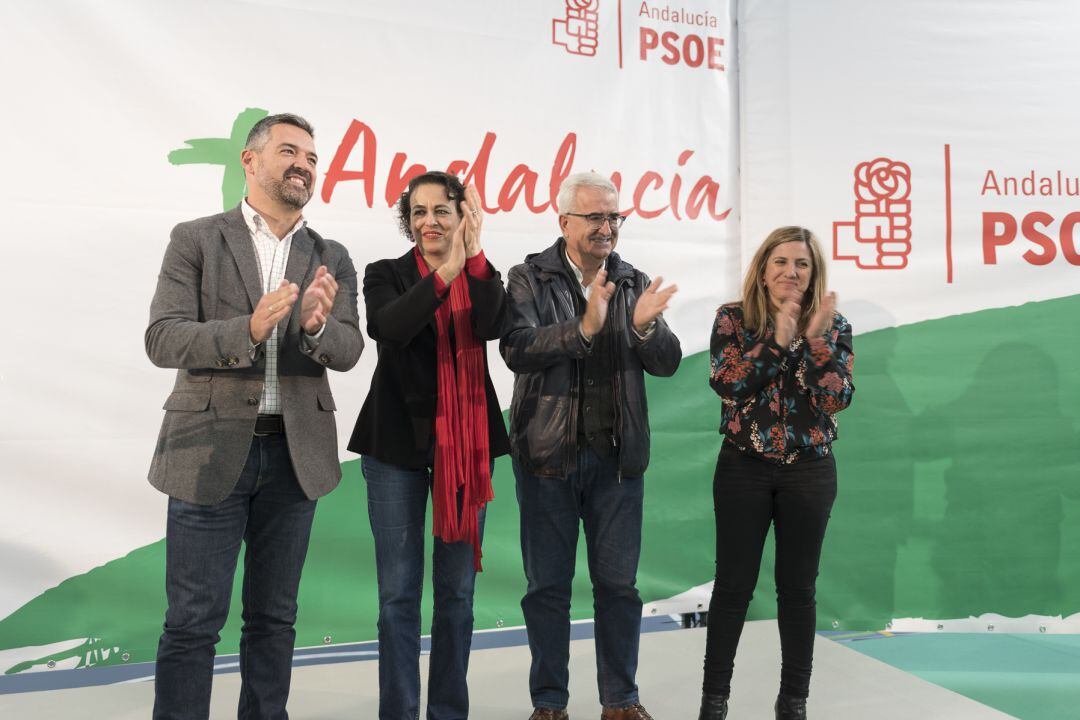 La Ministra Magdalena Valerio junto a los candidatos por Cádiz 