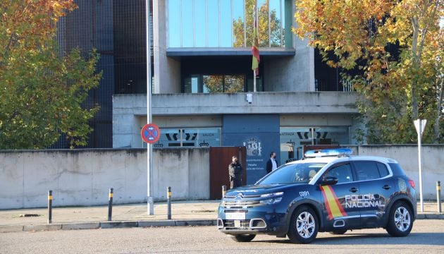 pla obert amb cotxe de policia de l&#039;Audiència Nacional a San Fernando de Henares