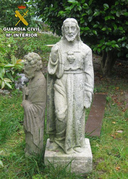 Estatuas de Santos de piedra pertenecientes a la Iglesia de Vilanova incautadas en casa del sacristán detenido