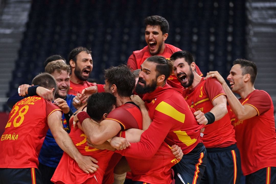 España celebra su bronce en balonmano masculino