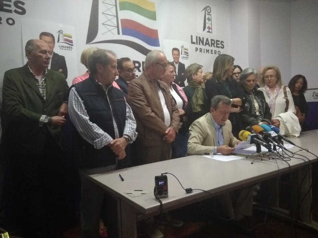 Comparecencia de prensa Juan Fernández en la sede de Linares Primero.
