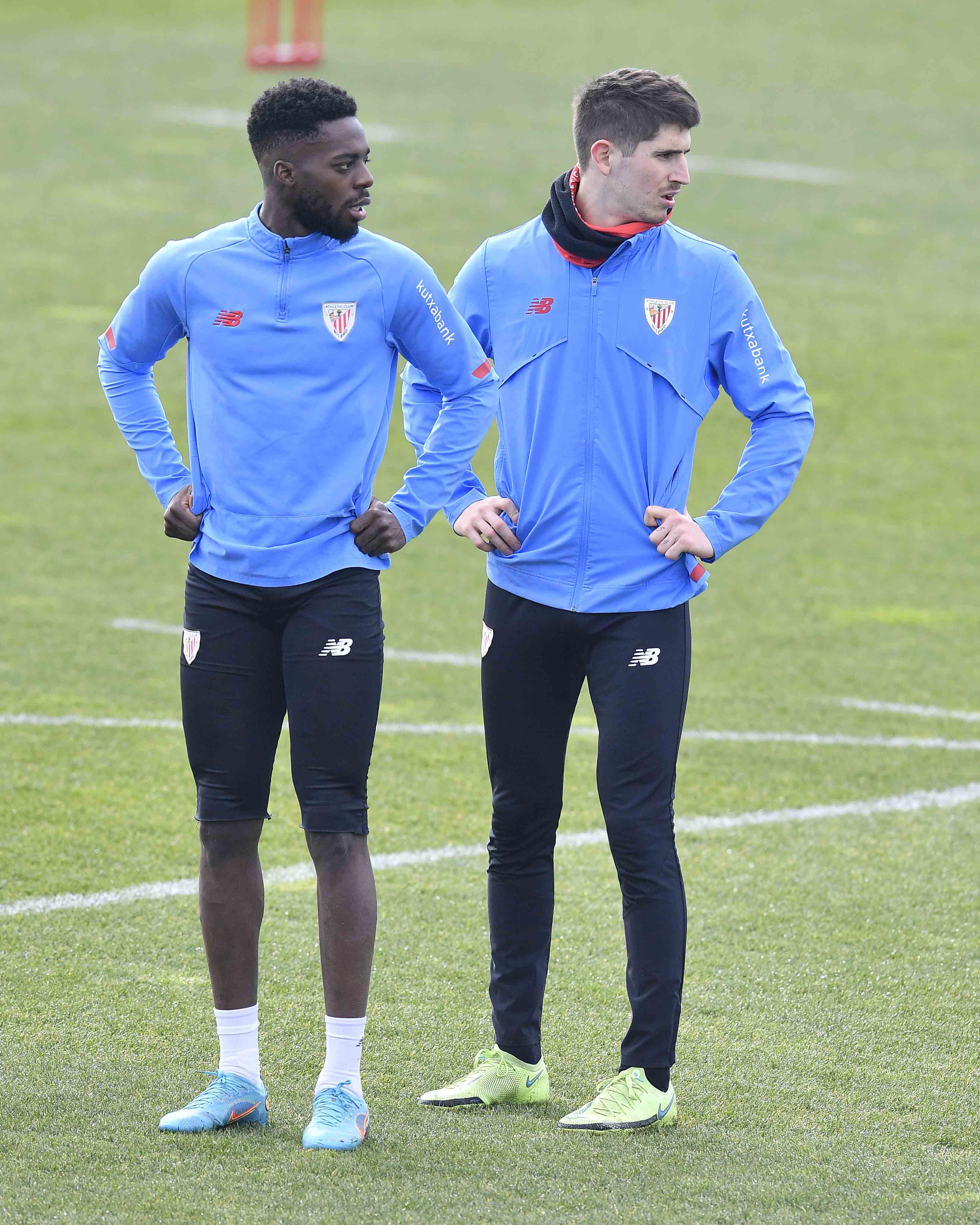 Oihan Sancet junto a Iñaki Williams en el entrenamiento de este sábado