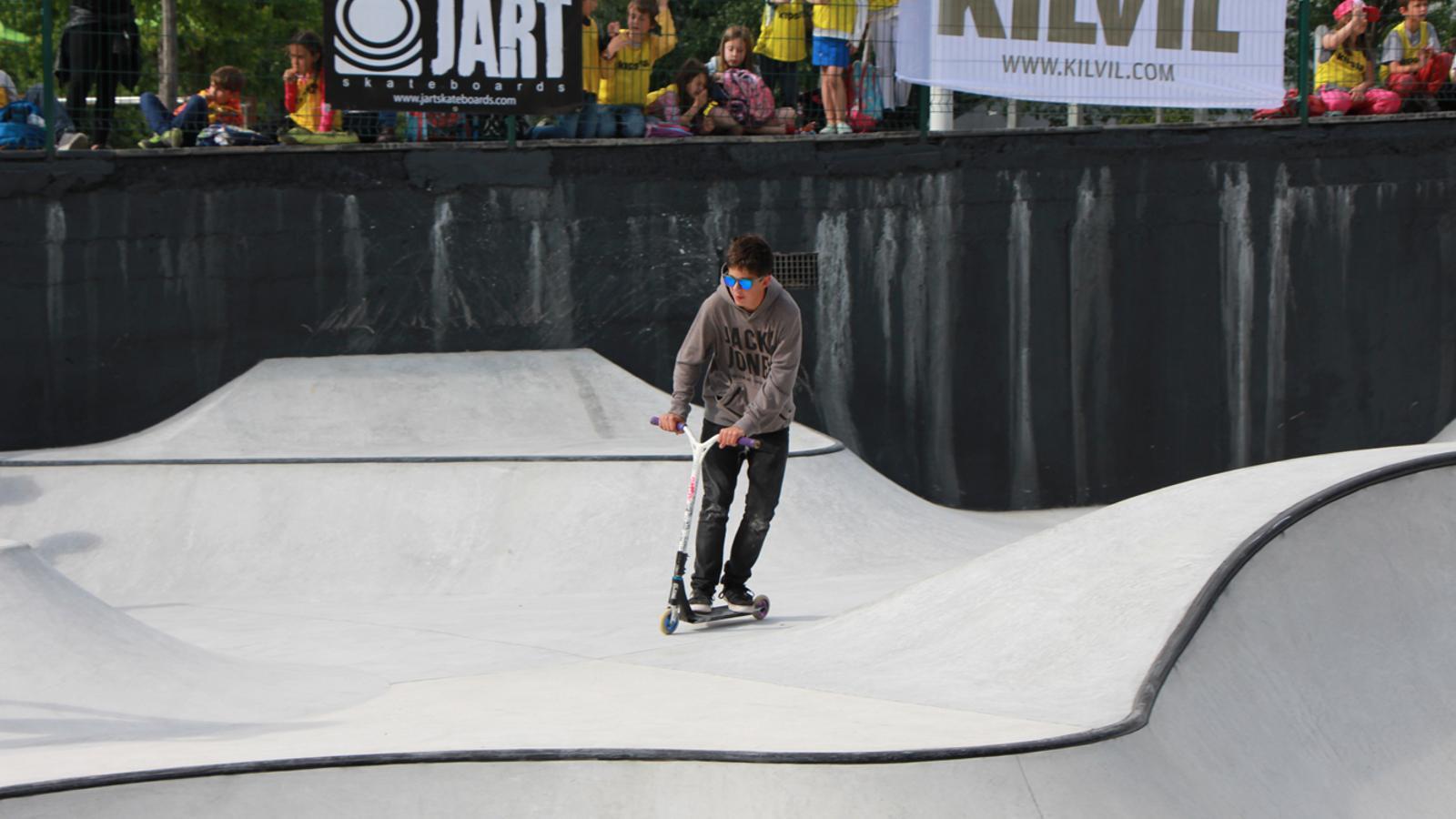 Un adolescent a l'skate parc d'Escaldes, un dels espais del festival de cultura urbana que tindrà lloc el proper 11 de maig.