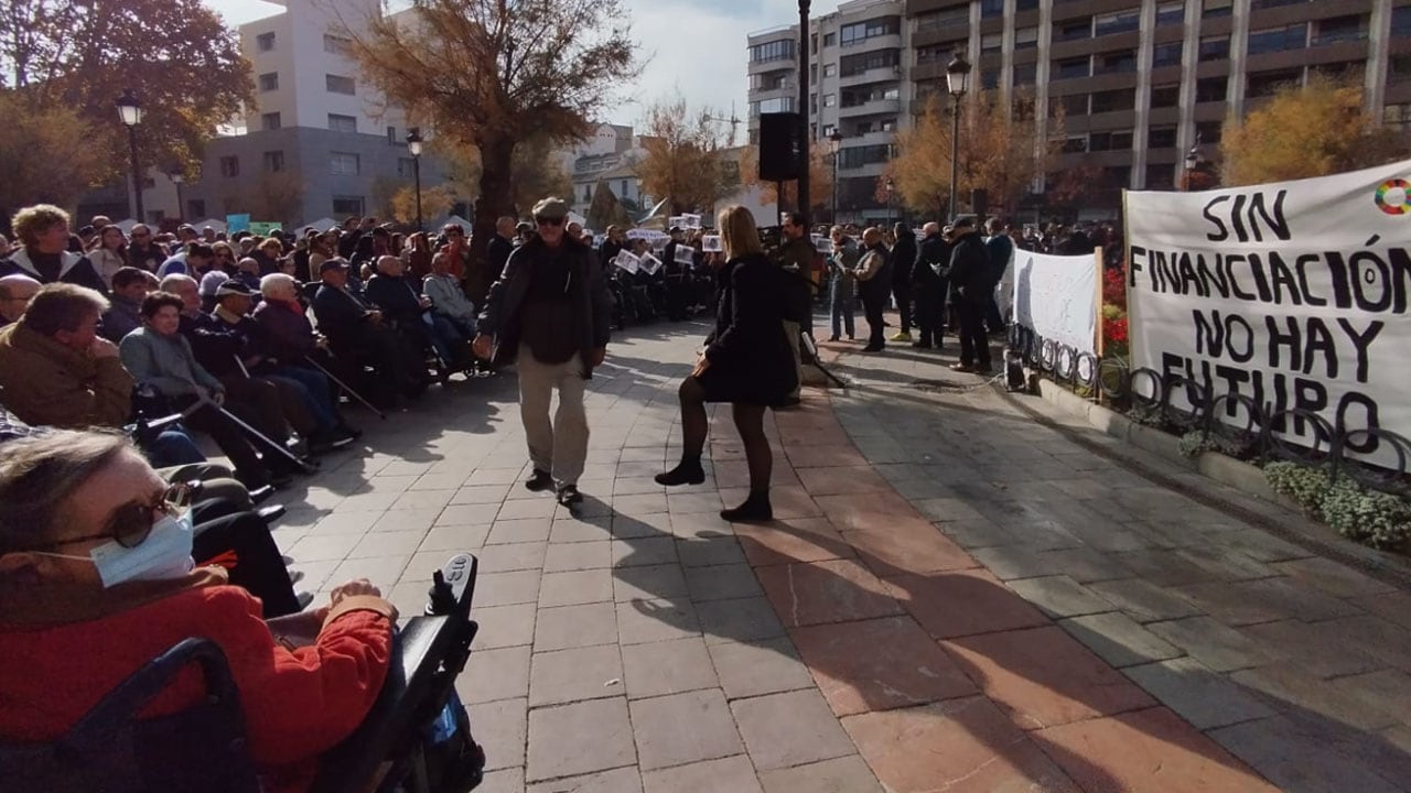 Protesta convocada por CERMI en el centro de Granada