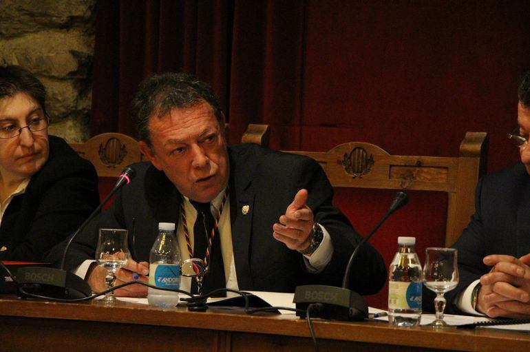 El nou cònsol major de Sant Julià de Lòria, Josep Vila, intervé en la sessió de consell de Comú celebrada aquest divendres a la tarda