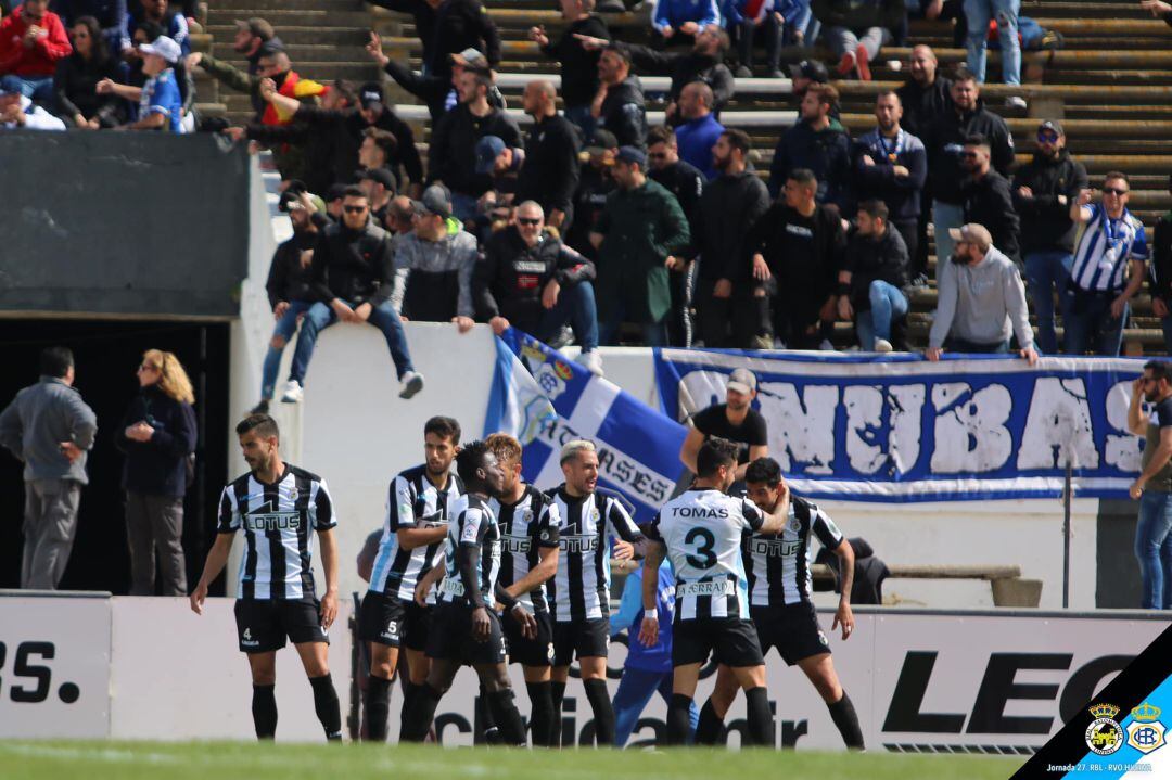 La Balona celebra un gol.