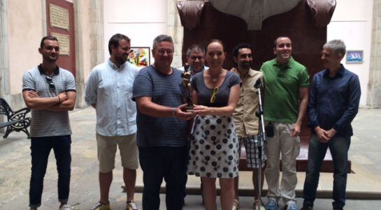 Moment de l'entrega del guardó.