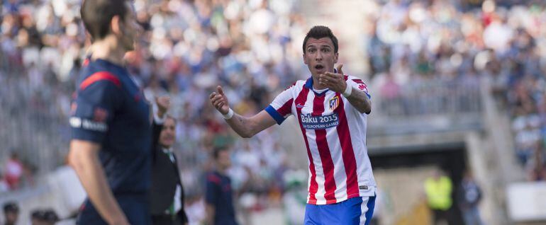 El delantero croata del Atlético Mario Mandzukic, durante el partido ante el Córdoba.