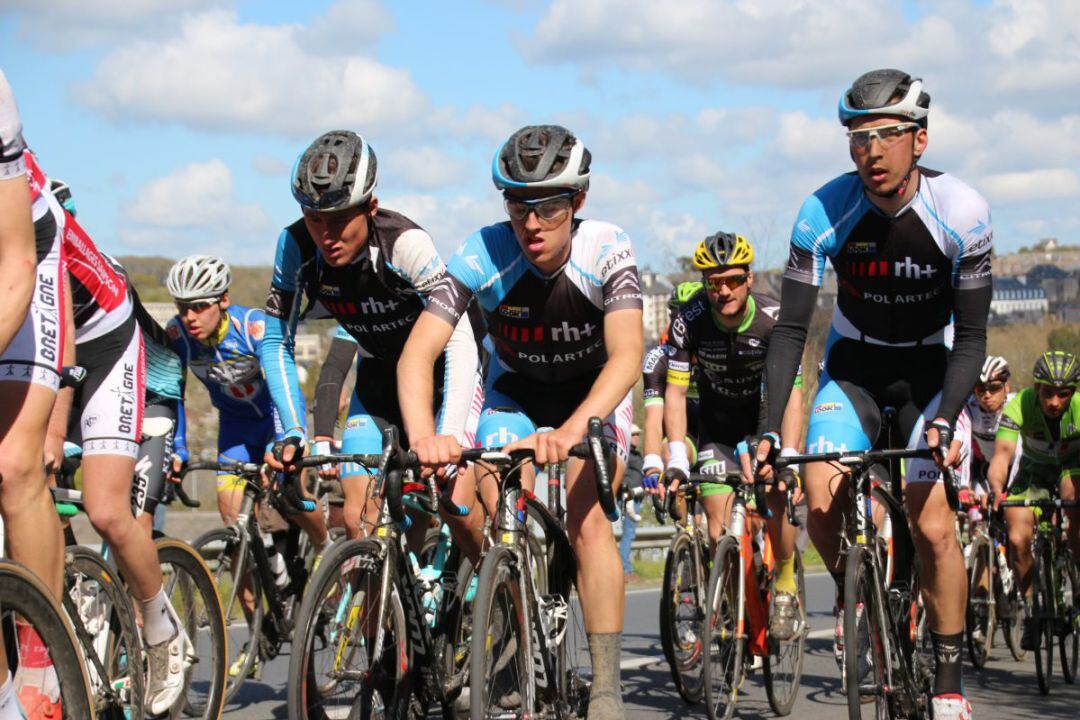 Imagen de uno de los equipos participantes en la Vuelta al Bidasoa