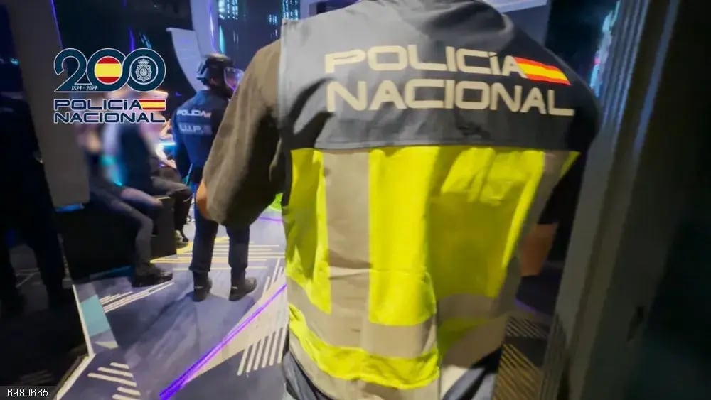 Agentes de la Policía Nacional detienen a 16 personas en un operativo contra grupos criminales en locales de ocio nocturno de Madrid, Fuenlabrada y ParlaREMITIDA / HANDOUT por POLICÍA NACIONAL