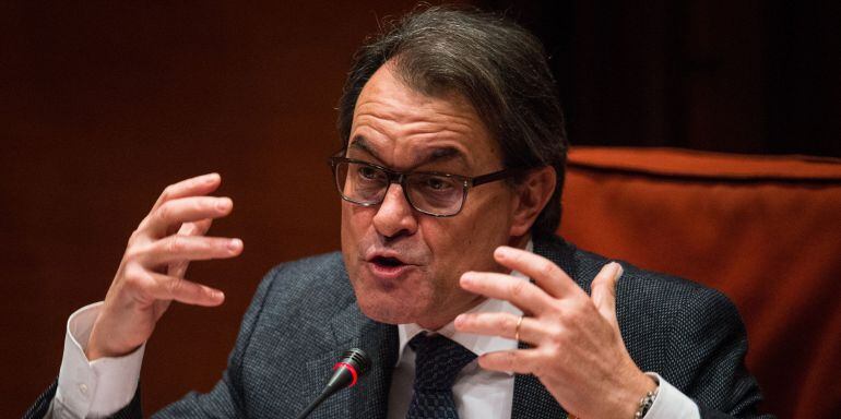 BARCELONA, SPAIN - FEBRUARY 09:  President of Catalonia Artur Mas answers the questions of members of the Parliament on February 9, 2015 in Barcelona, Spain. President of Catalonia Artur Mas will give evidence after being summoned by the Anti-corruption Commission of the Parliament of Catalonia, in its investigations into alleged corruption and tax evasion of former President of Catalonia Jordi Pujol. It is the first time ever that a Catalan President will sit in front of an Anti-corruption Commission, with Mas viewed as one of most important members of Jordi Pujol's former government.  (Photo by David Ramos/Getty Images)