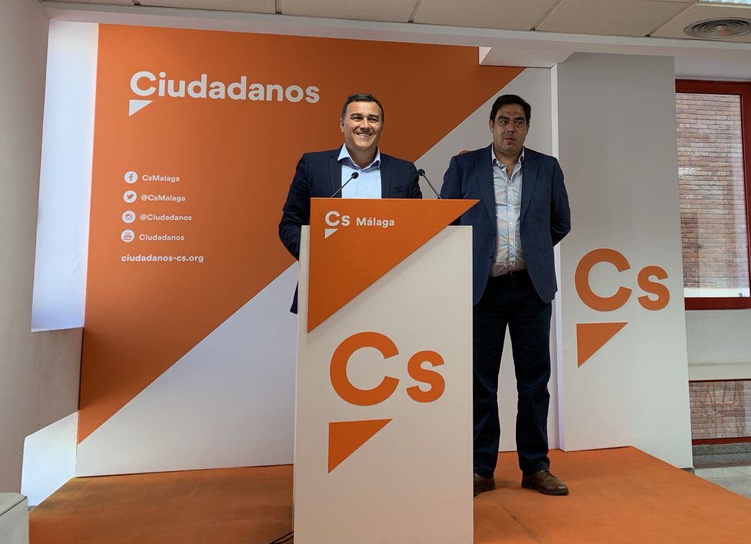 Carlos Hernández y Rafael Amor durante la rueda de prensa en la sede del partido naranja