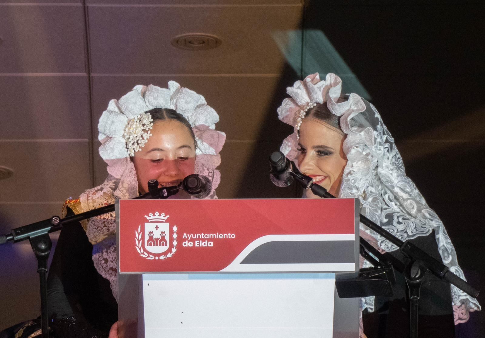 Sonia Esteve, Fallera Mayor de Elda y Martina Lencina Fallera Infantil, en la Cridá Fallas 2023