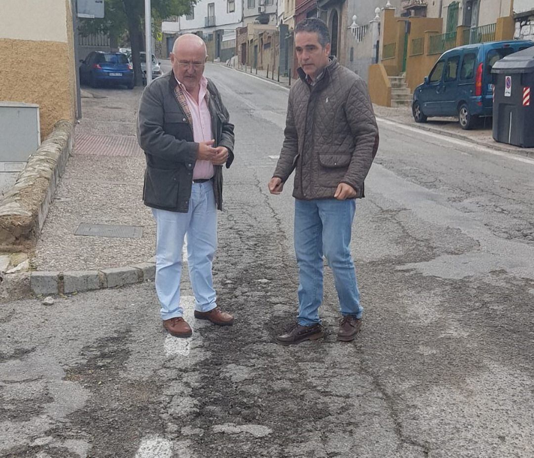 De izquierda a derecha, el concejal de Tráfico, Juan Carlos Ruiz, y el concejal de Mantenimiento Urbano, Juan José Jódar.