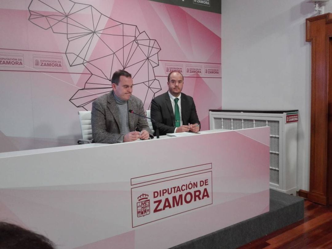  Vicente Merino , a la derecha de la imagen, promotor de la biorrefinería junto al presidente de la Diputación Provincial, Francisco Requejo, en la rueda de prensa en la que se anunciaba la compra de los terrenos