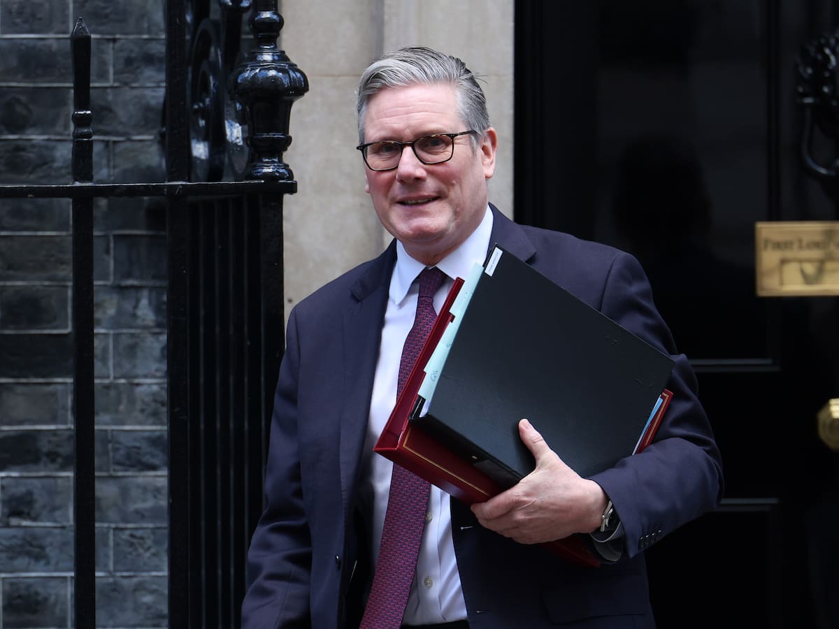 Starmer consigue el respaldo de su Gobierno ante las peticiones de dimisión en las filas laboristas por el escándalo de Mandelson y Epstein