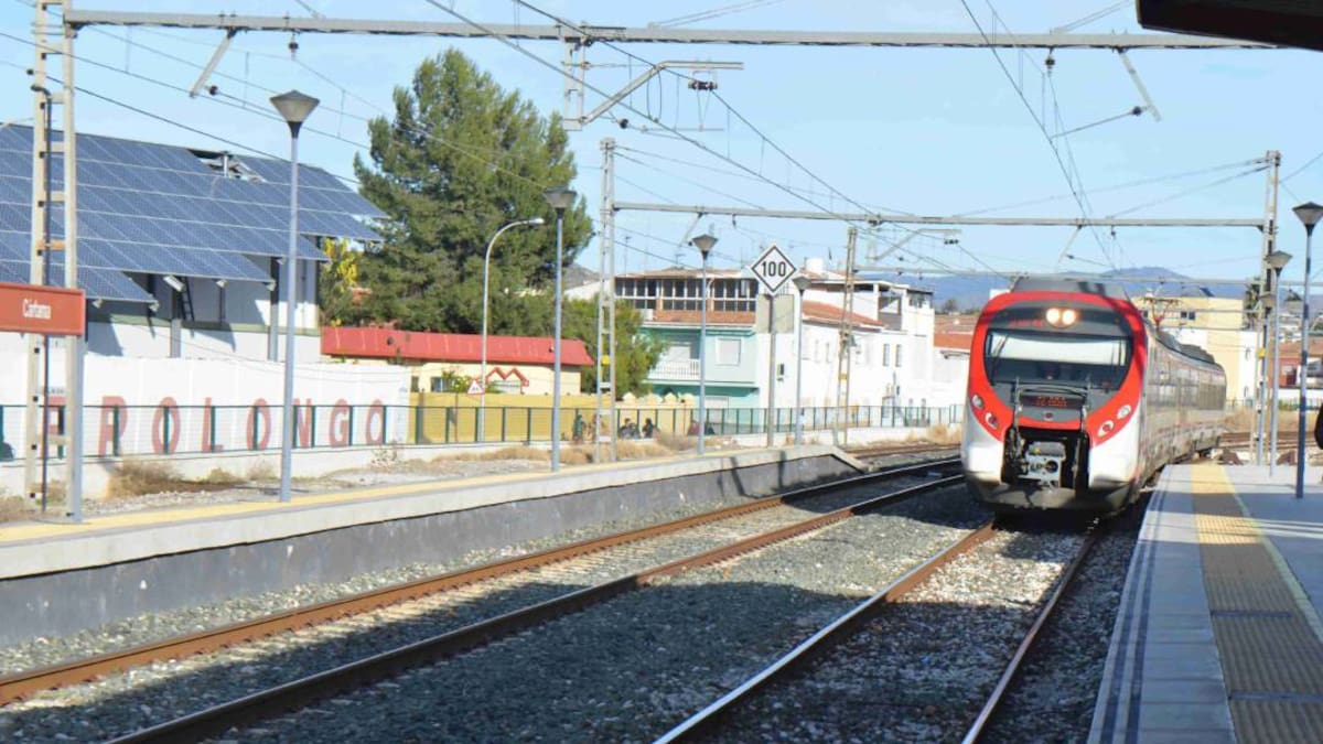 Muere tras ser arrollado por un tren a su paso por Pizarra en una zona no autorizada