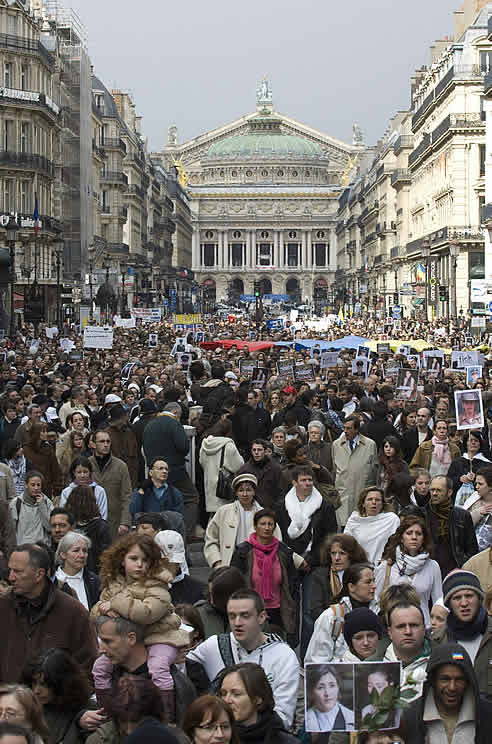 &#039;Marcha blanca&#039; en Paris por la liberación de Ingrid Betancourt