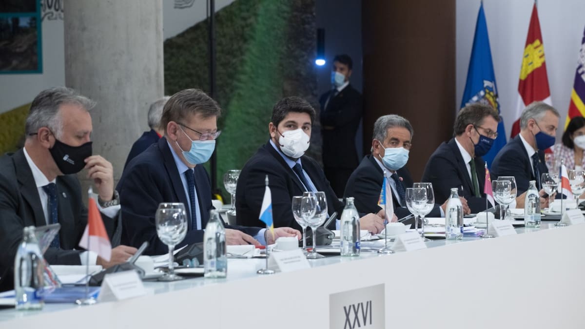 López Miras pide bajar los impuestos "de forma urgente" en la Conferencia de Presidentes