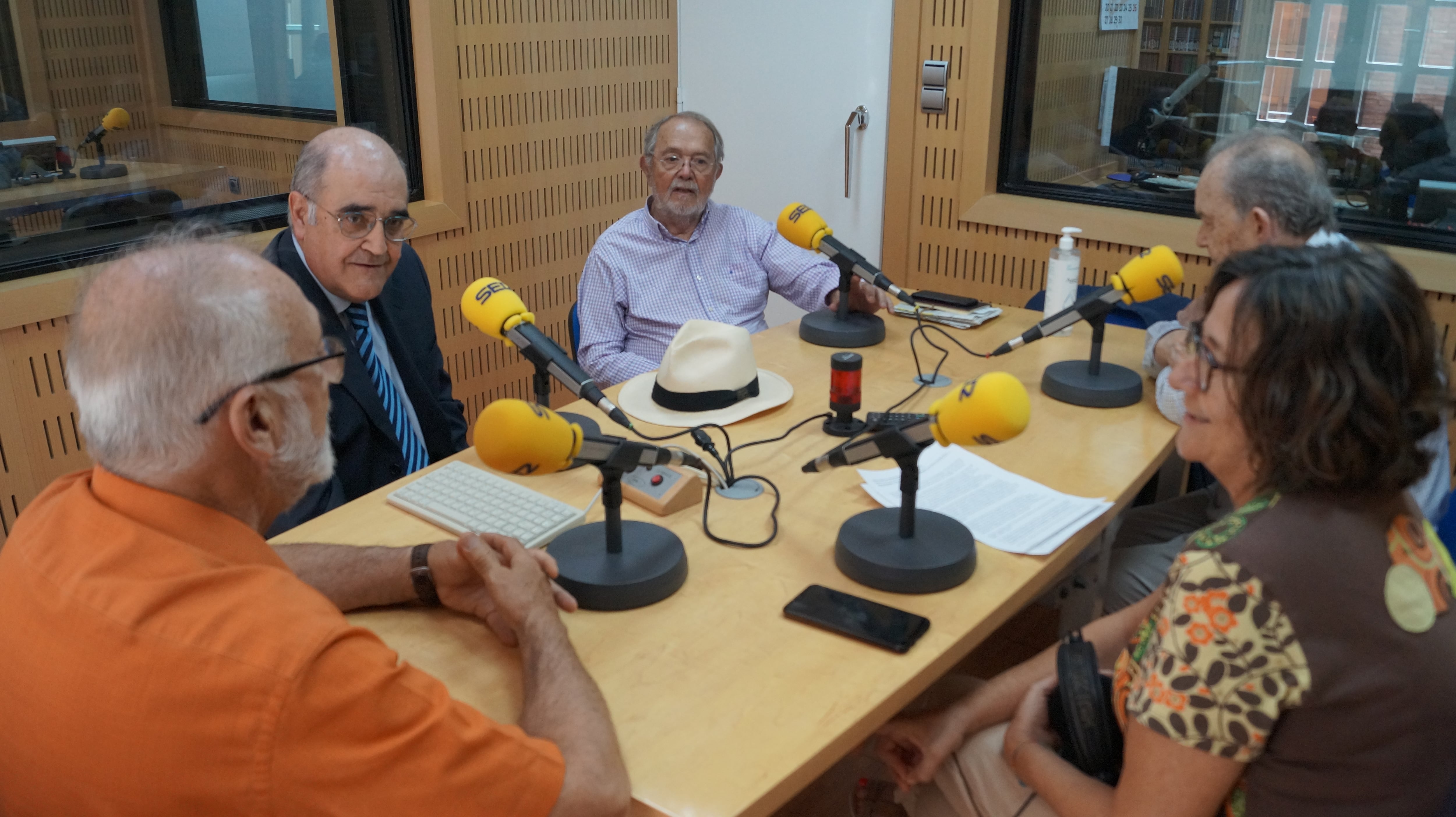 Reunimos a José  Plana, Pedro Antonio Ríos, Juan Ramón Calero y José Méndez