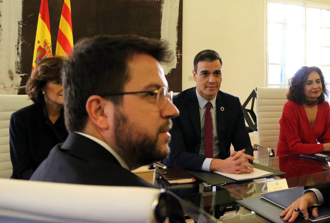 Pere Aragonès y Pedro Sánchez en la mesa de diálogo el 16 de febrero de 2020