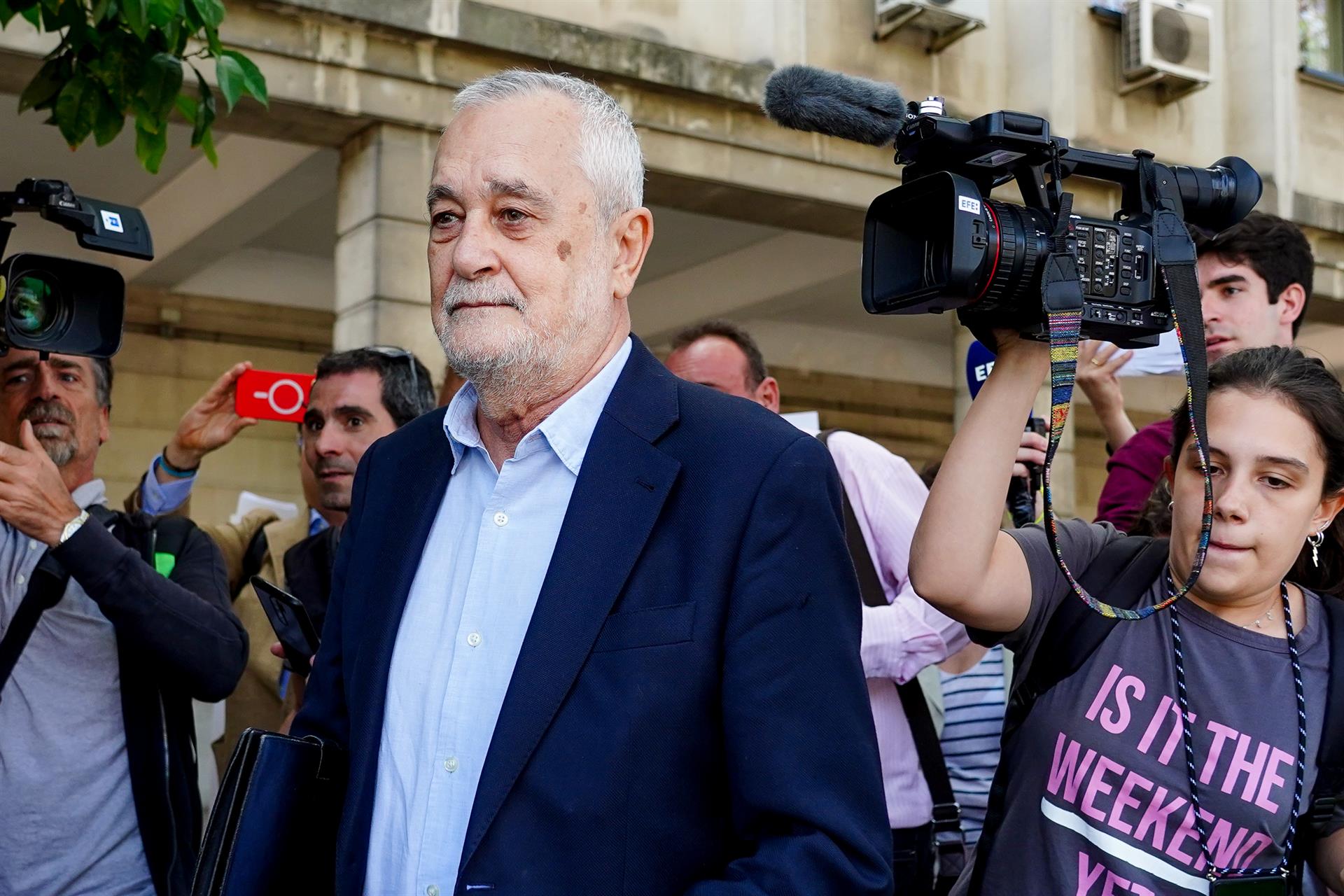 El expresidente de la Junta de Andalucía, José Antonio Griñán saliendo de los juzgados, a 18 de mayo de 2023, en Sevilla, (Andalucía, España)./Eduardo Briones